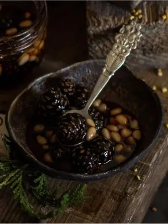 Варенье из сосновых шишек с кедровым орехом, 1 л